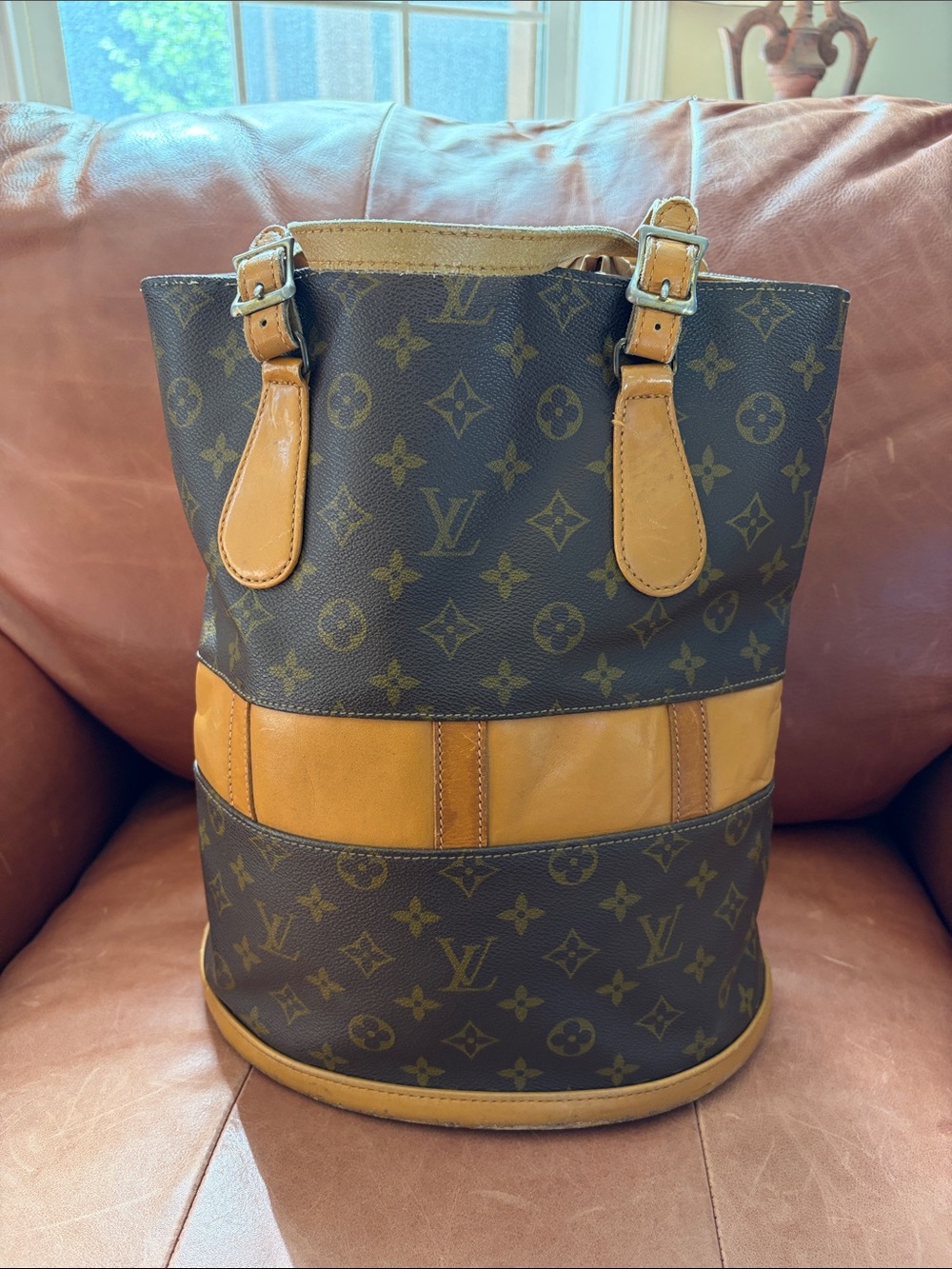 🤎💋Beautiful RARE Louis Vuitton Brown Monogram Bucket GM Bag💋🤎